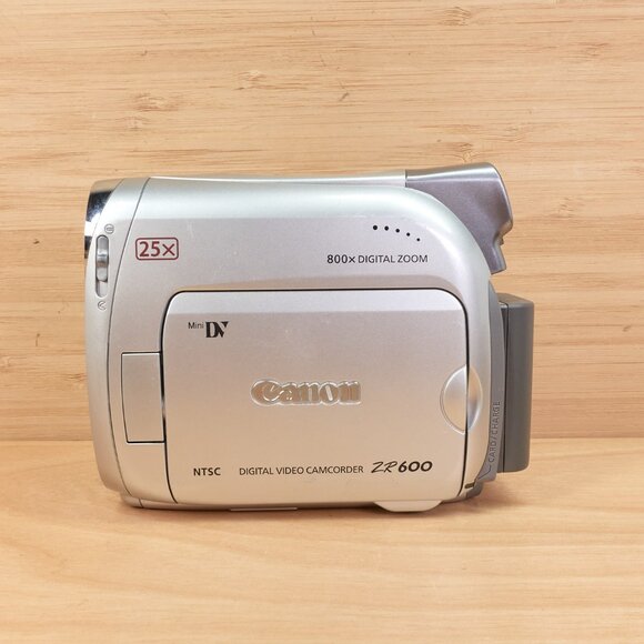Canon ZR600 MiniDV Camcorder / 25x Optical Zoom / Made in Japan - Picture 4 of 7